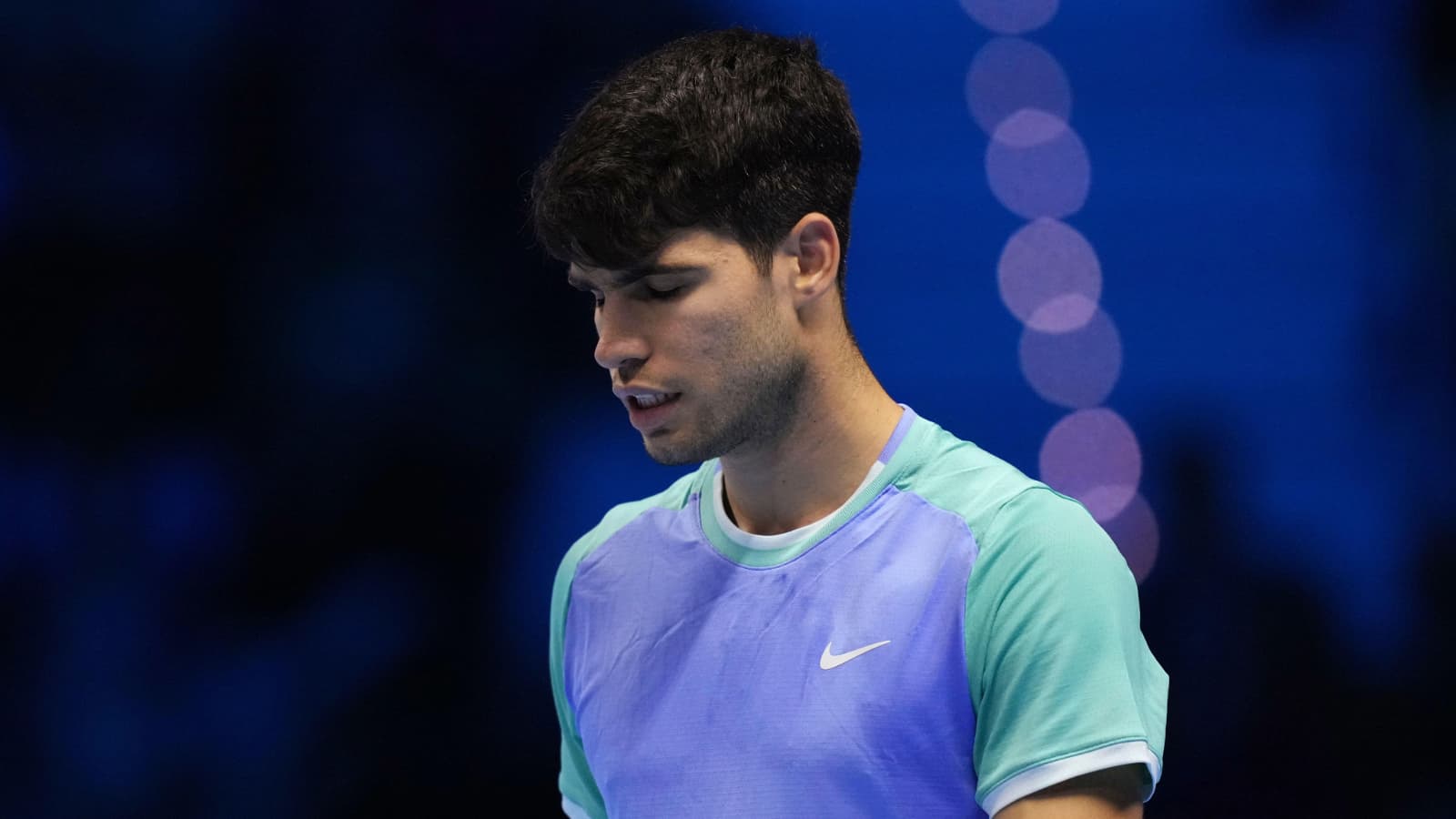 Carlos Alcaraz gục ngã trước thất bại đáng kinh ngạc ở ATP Finals khi nỗi sợ hãi về bệnh tật được xác nhận