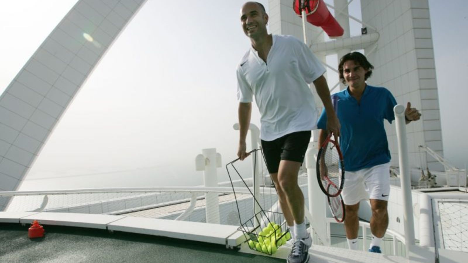 羅傑·費德勒（Roger Federer）和安德烈·阿加西（Andre Agassi）的標誌性迪拜Heliport展覽復興了